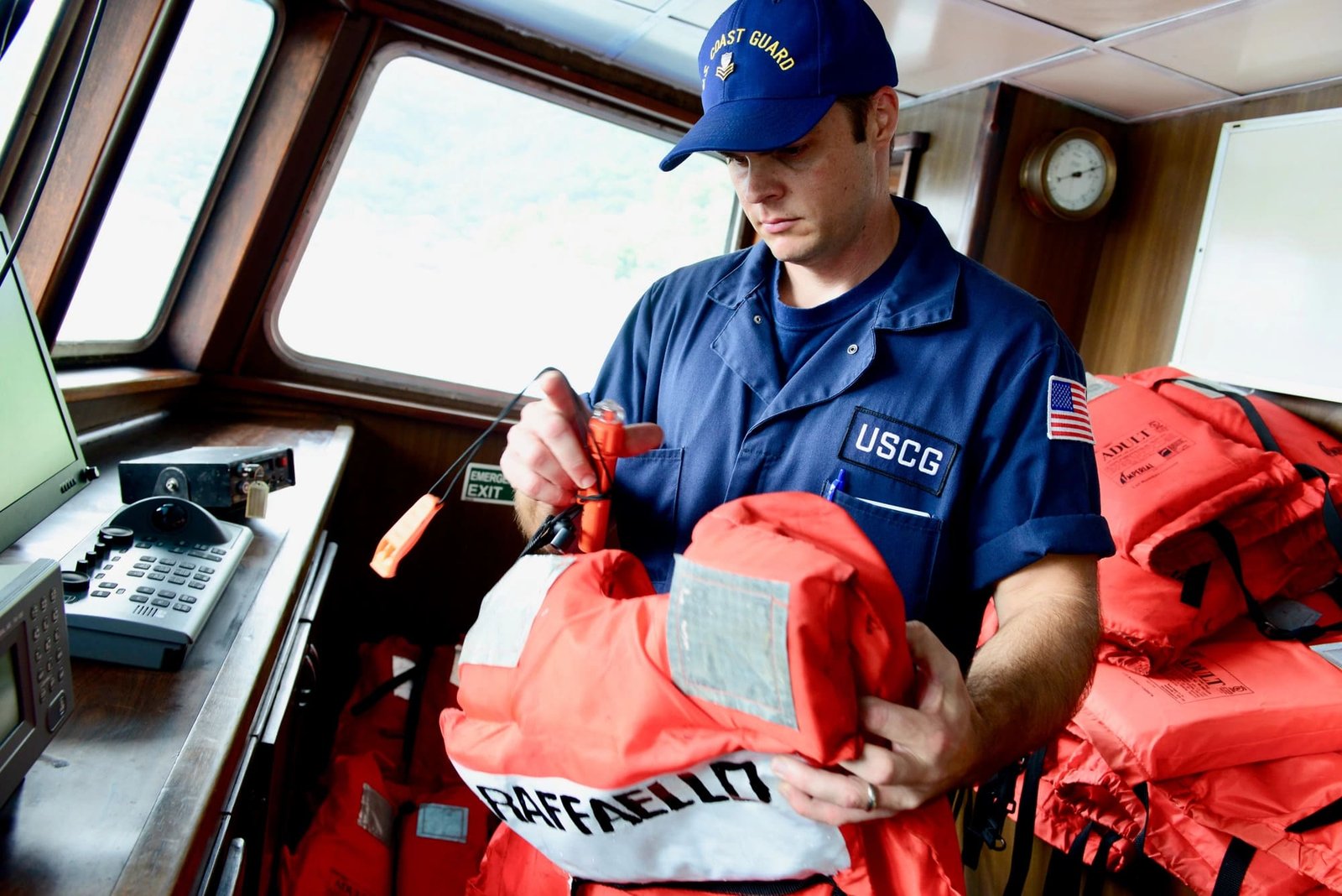 Life jacket inspection before marine use